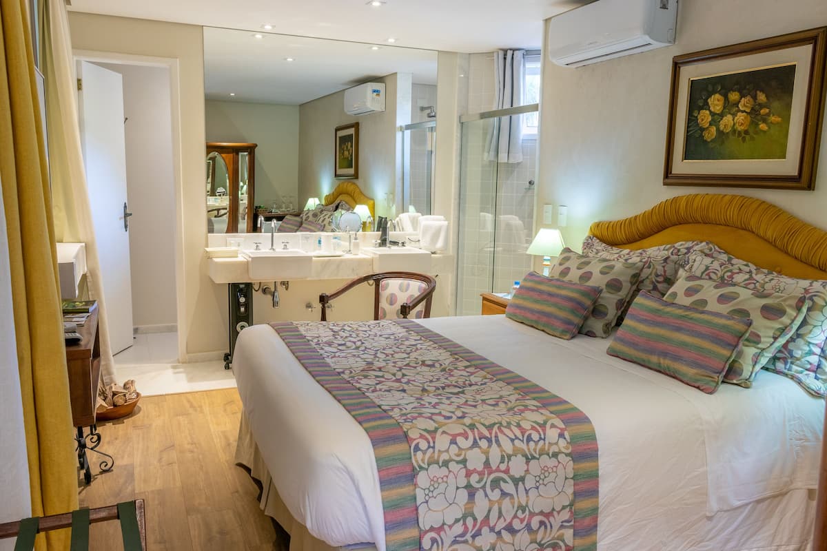 Suite (Master 2) | Premium bedding, minibar, in-room safe, blackout drapes