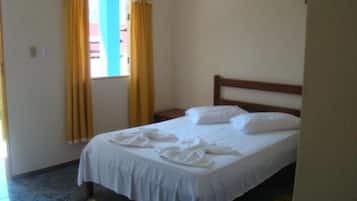 Quarto casal standard | Frigobar, cofres nos quartos, Wi-Fi de cortesia