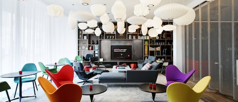 Coin salon dans le hall