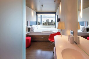 Premium-Zimmer, 1 King-Bett (View) | Hochwertige Bettwaren, Pillowtop-Betten, Zimmersafe, Schreibtisch