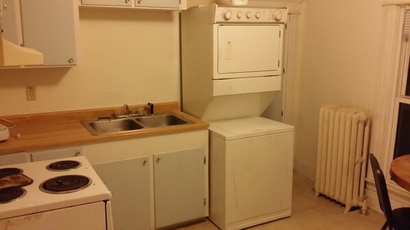 Apartment, 2 Queen Beds (06) | Private kitchen | Full-size fridge, microwave, oven, stovetop