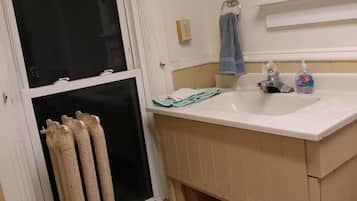 Apartment, 2 Queen-Betten (06) | Badezimmer | Handtücher