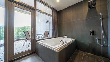 Suites Terrace Double (Over 36 month old surcharge 20000 KRW, Breakfast Included) | Bathroom