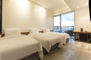 Deluxe Triple Room (Over 36 month old surcharge 20000 KRW, Breakfast Included) | Desk, blackout curtains, free WiFi - Allee Hotel (Yongin)