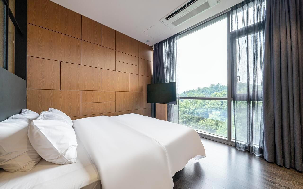 Suites Terrace Double (Over 36 month old surcharge 20000 KRW, Breakfast Included) | Desk, blackout drapes, free WiFi