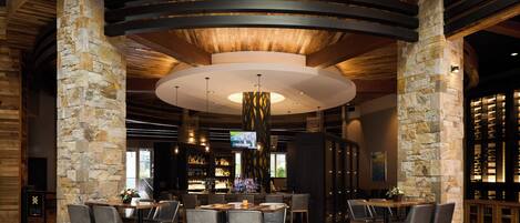 2 restaurants, breakfast, lunch, dinner served; American cuisine