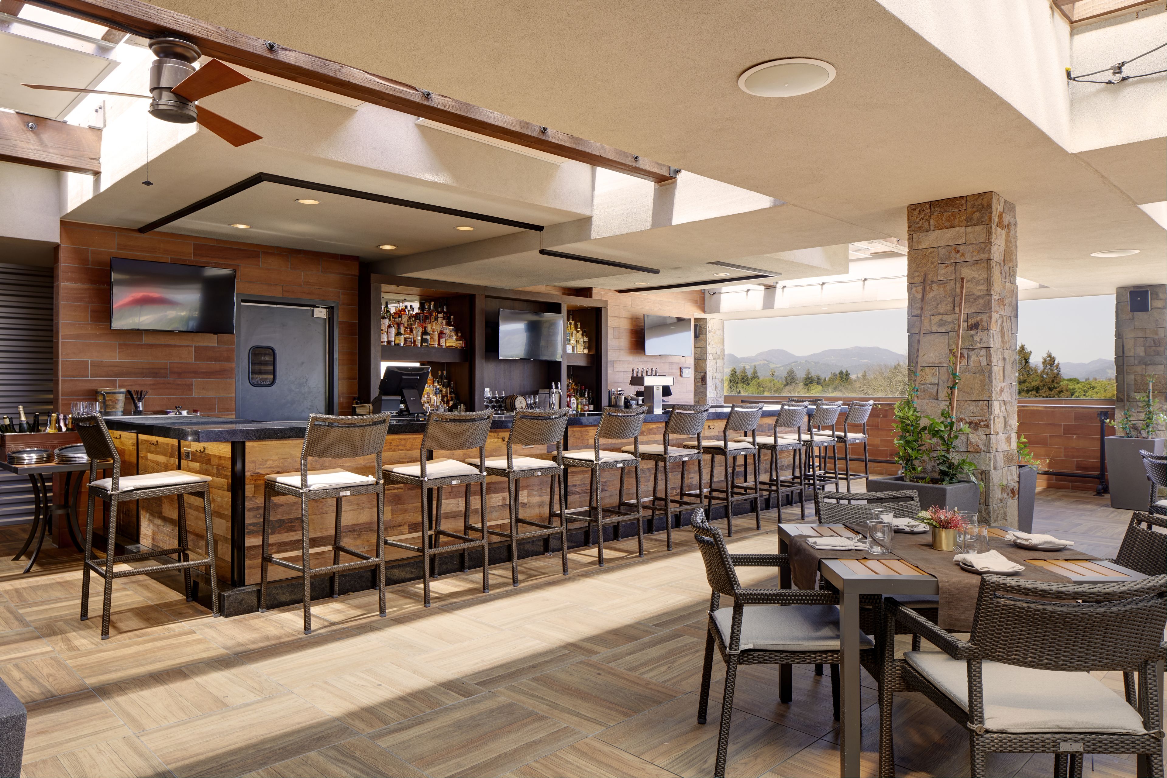 2 Bars/Lounges, Bar auf der Dachterrasse