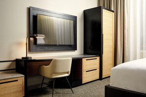 Egyptian cotton sheets, premium bedding, down comforters, pillowtop beds - Archer Hotel Napa (Napa)