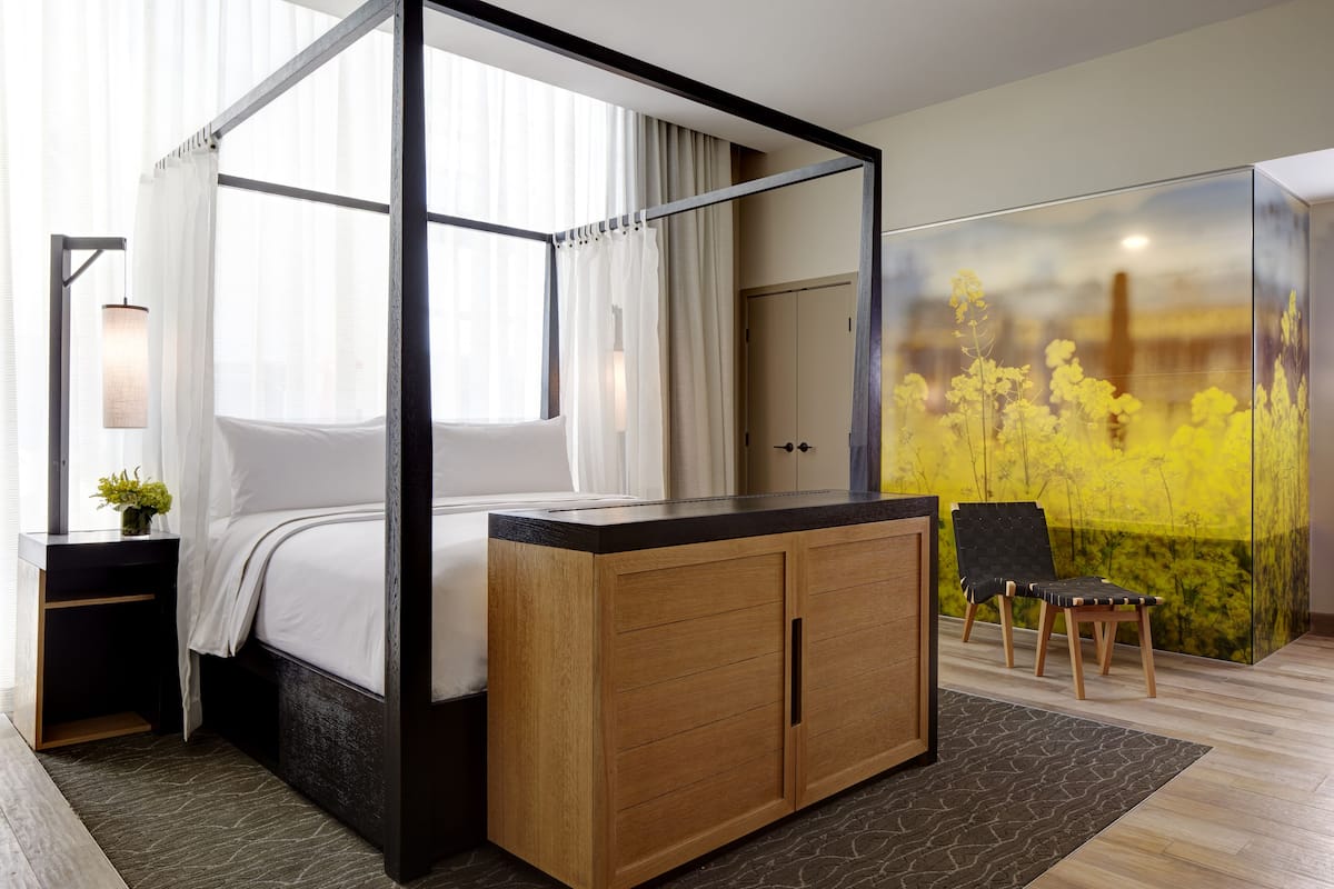 Egyptian cotton sheets, premium bedding, down comforters, pillowtop beds