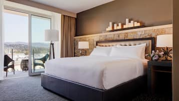 Deluxe Room, 1 King Bed, Balcony | Egyptian cotton sheets, premium bedding, down comforters, pillowtop beds