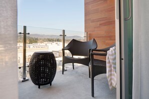 Balcony - Archer Hotel Napa (Napa)