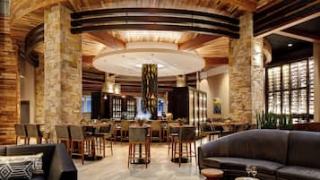 2 bars/lounges, rooftop bar