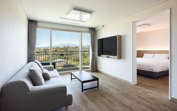 Kensington Deluxe Mountain | Oleskelualue | 40–tuumainen televisio, jossa kaapelikanavat