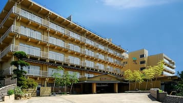 Stunning hotel with a central entrance and landscaped surroundings.