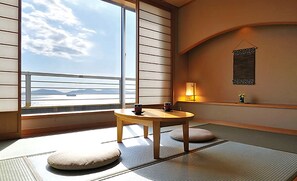 Caja de seguridad en la habitación y escritorio