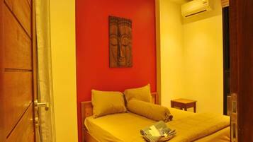 Escritorio, cunas gratuitas y wifi gratis