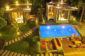 Outdoor pool, pool loungers - Pony Hill Villa (Koh Samui)