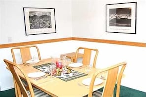 Condo, 3 Bedrooms (Number 170) | In-room dining