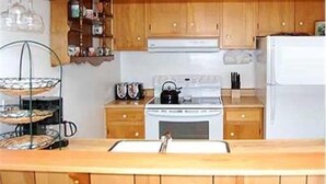 Unclassified image, 2 of 8, button - 405 Ala Wai (South Lake Tahoe)