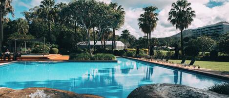 3 outdoor pools