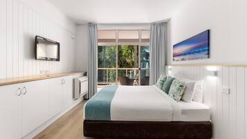 Apartment, 1 Schlafzimmer (Accessible) | Individuell eingerichtet, Schreibtisch, Bügeleisen/Bügelbrett