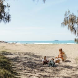 Una spiaggia nelle vicinanze, surf, pesca