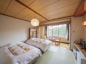 In-room safe, desk, laptop workspace, iron/ironing board - Kawayu Kanko Hotel (Teshikaga)