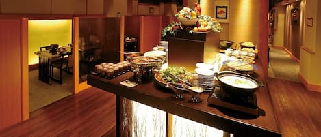 Buffet déjeuner (1620 JPY par personne)