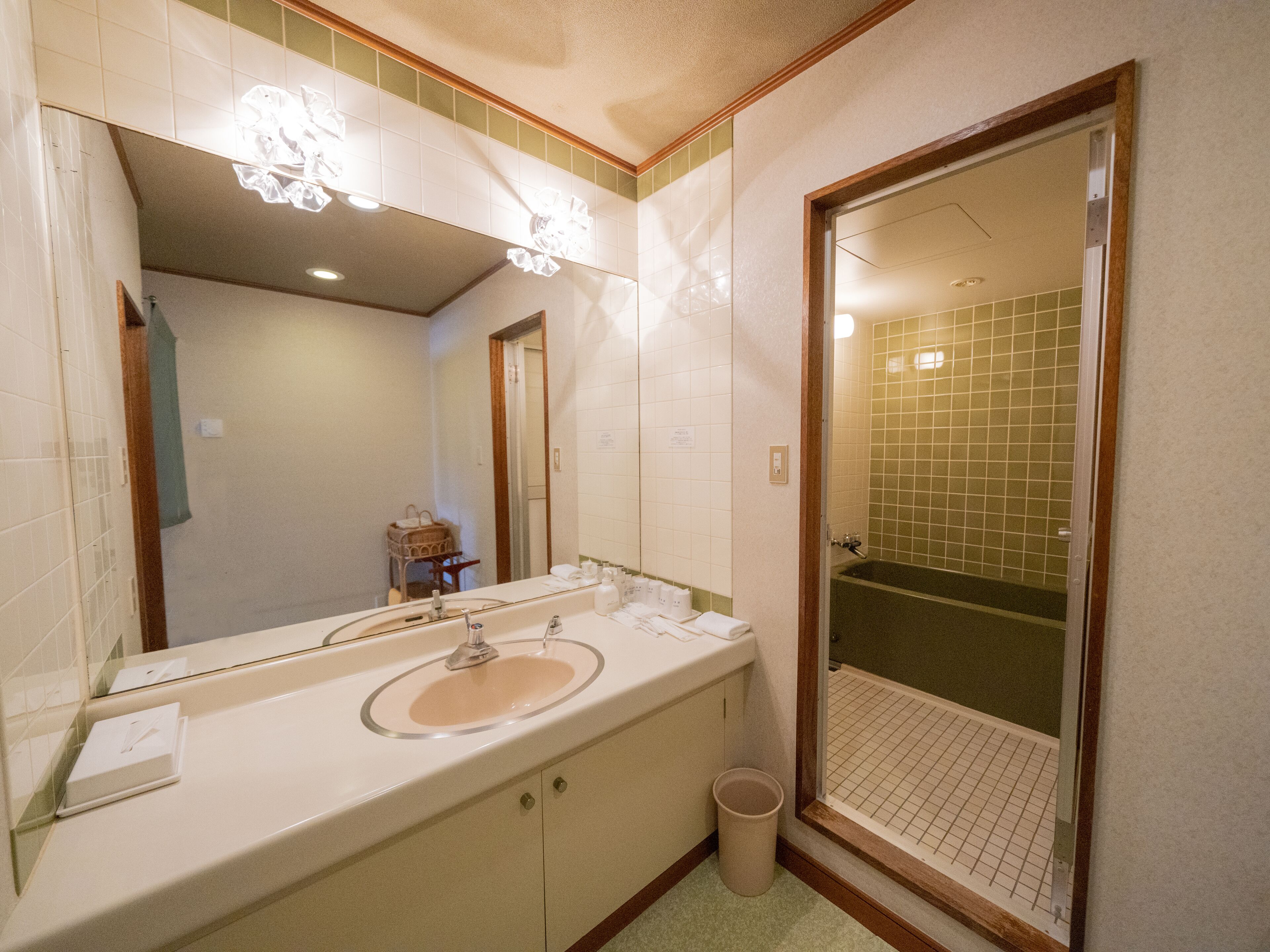Habitació, no fumadors (Connecting Room) | Bany | Combinació de dutxa i banyera i banyera profunda 