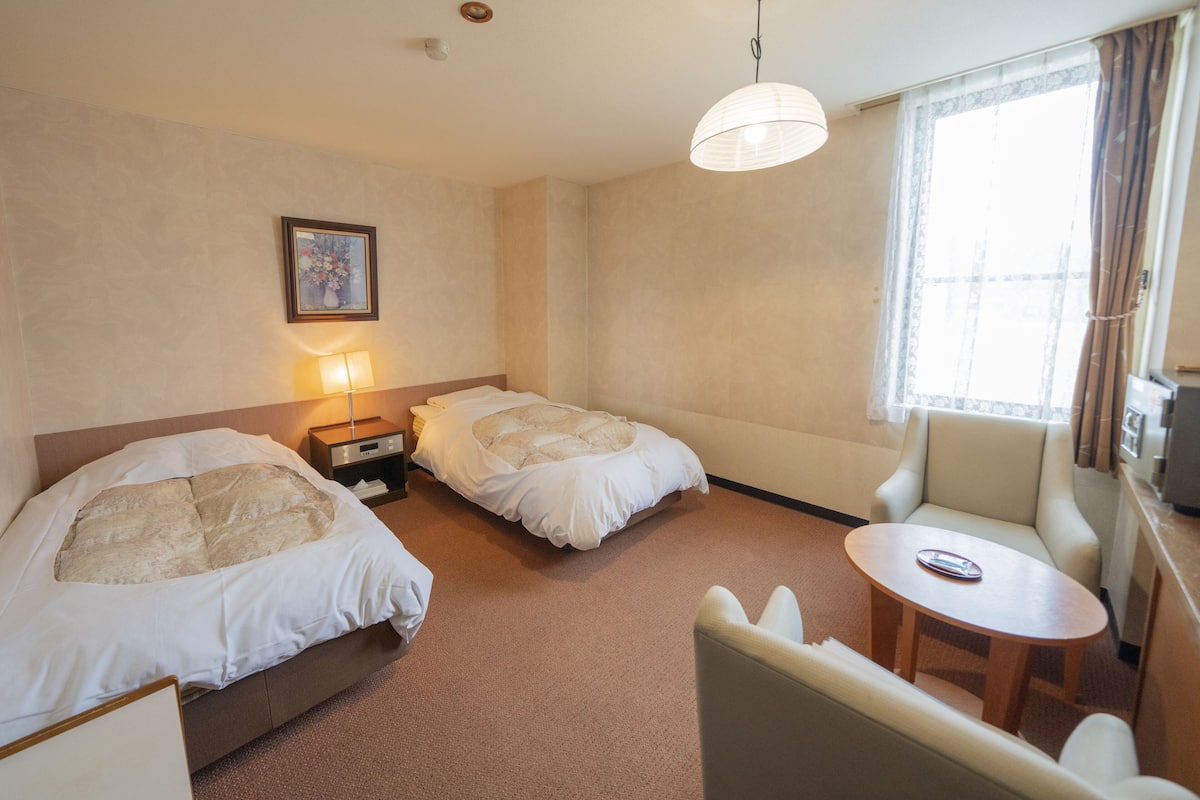 In-room safe, desk, laptop workspace, iron/ironing board (on request)
