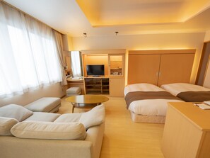 Concept room  B - Non-smoking | In-room safe, desk, laptop workspace, iron/ironing board