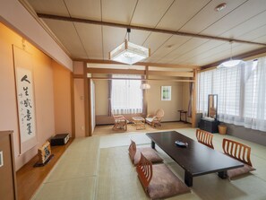 In-room safe, desk, laptop workspace, iron/ironing board - Kawayu Kanko Hotel (Teshikaga)