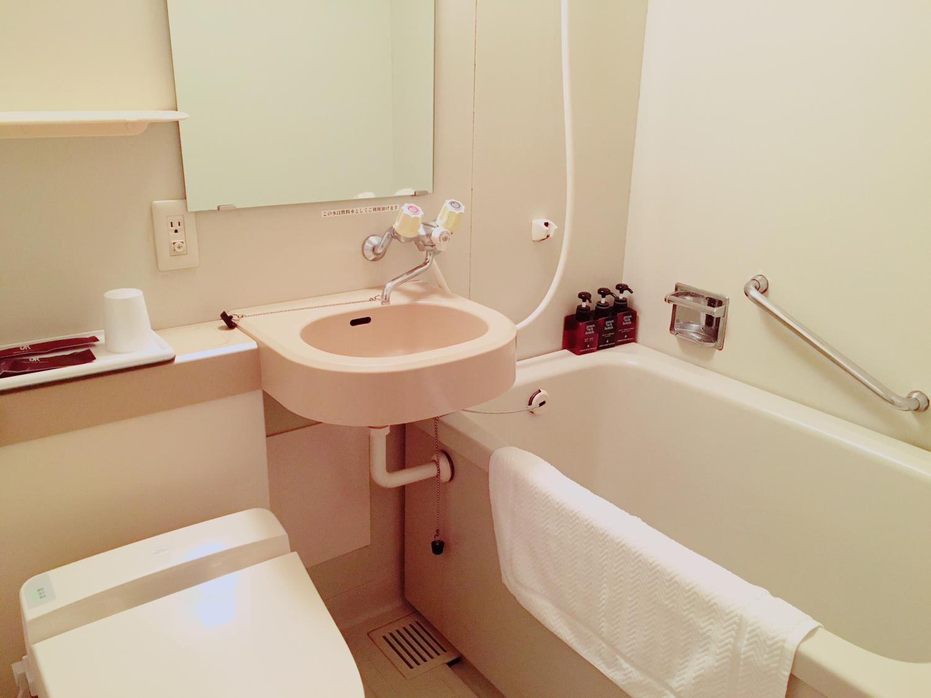A bathroom with a sink, toilet, and bathtub.