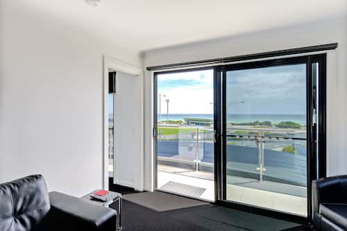 Ocean Deluxe Apartment (Upstairs with Balcony) | View from room