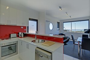Full-sized fridge, microwave, oven, stovetop - Burnie by the Bay Apartments (Burnie)