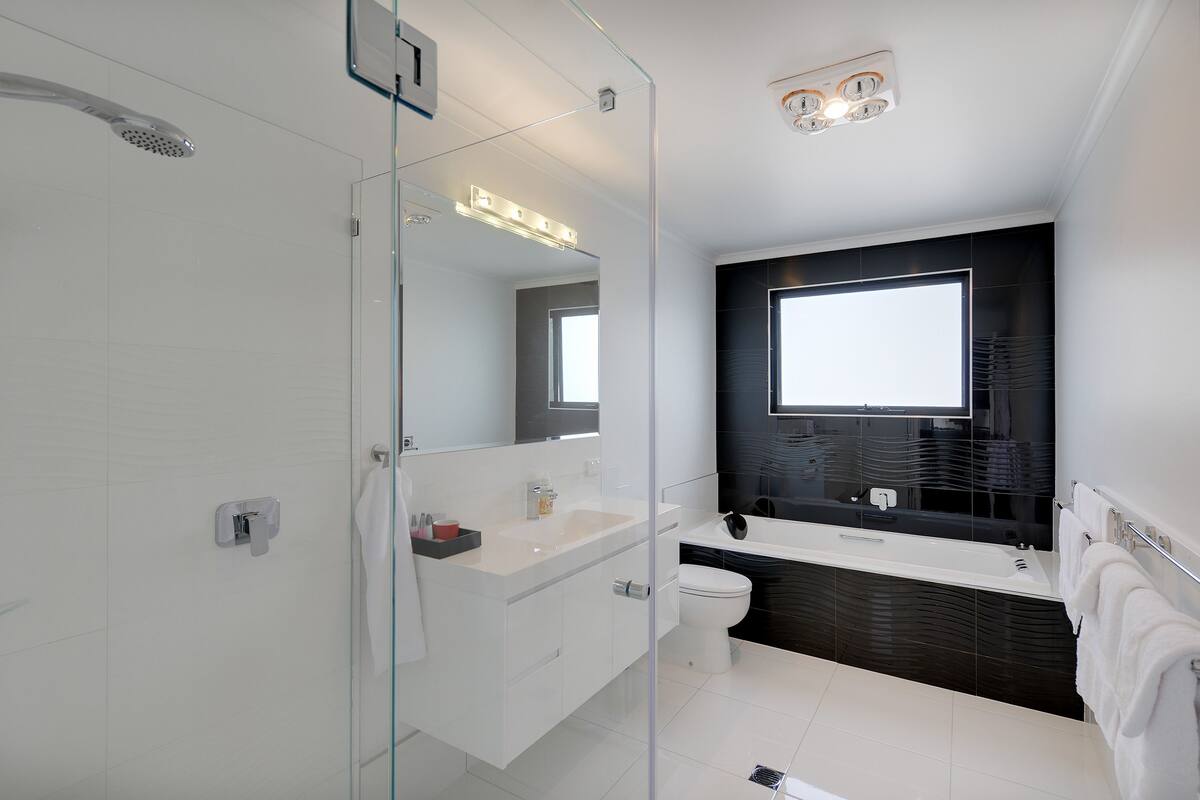 ocean deluxe apartment (upstairs with balcony) | bathroom | designer toiletries, hair dryer, towels