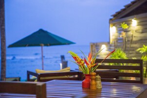 Bar junto a la piscina