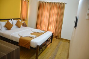 Caja de seguridad en la habitación y escritorio 