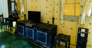 Luxury Cottage | Room amenity