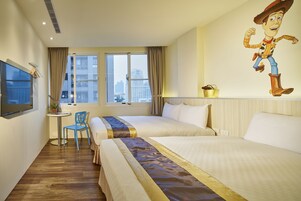 Deluxe Quadruple Room | Desk, soundproofing, free WiFi