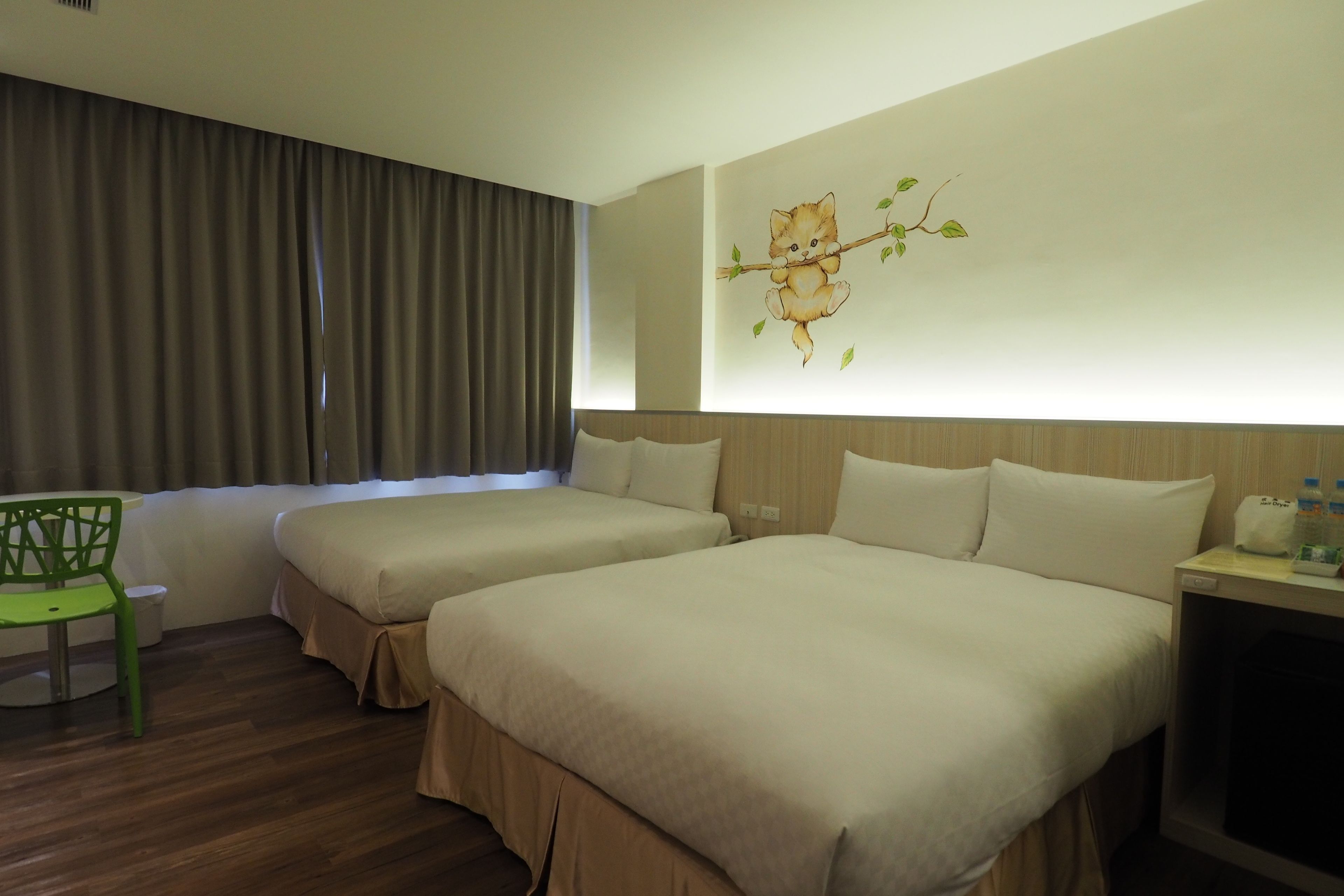 deluxe quadruple room | desk, soundproofing, free wifi