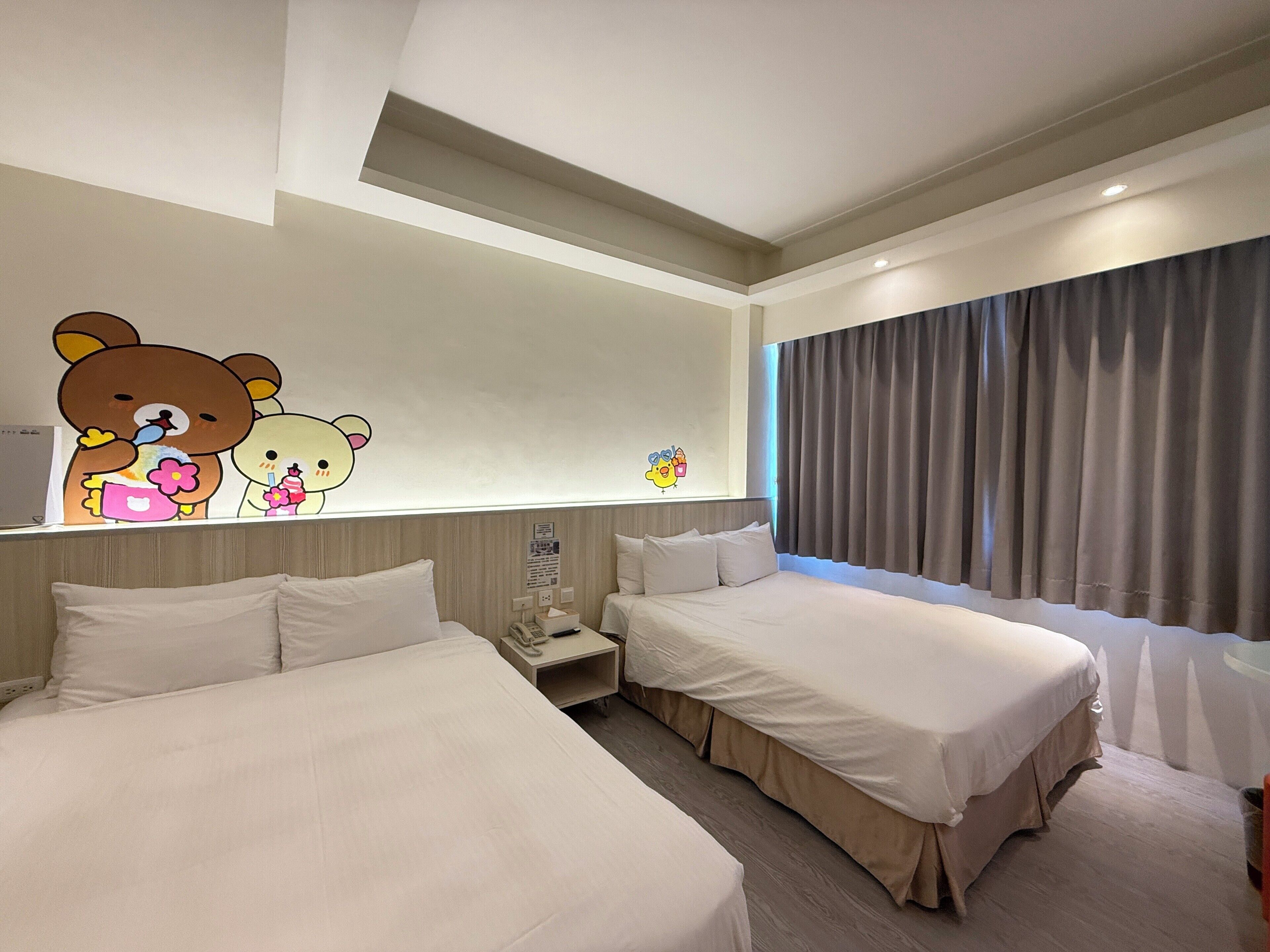 deluxe triple | desk, soundproofing, free wifi