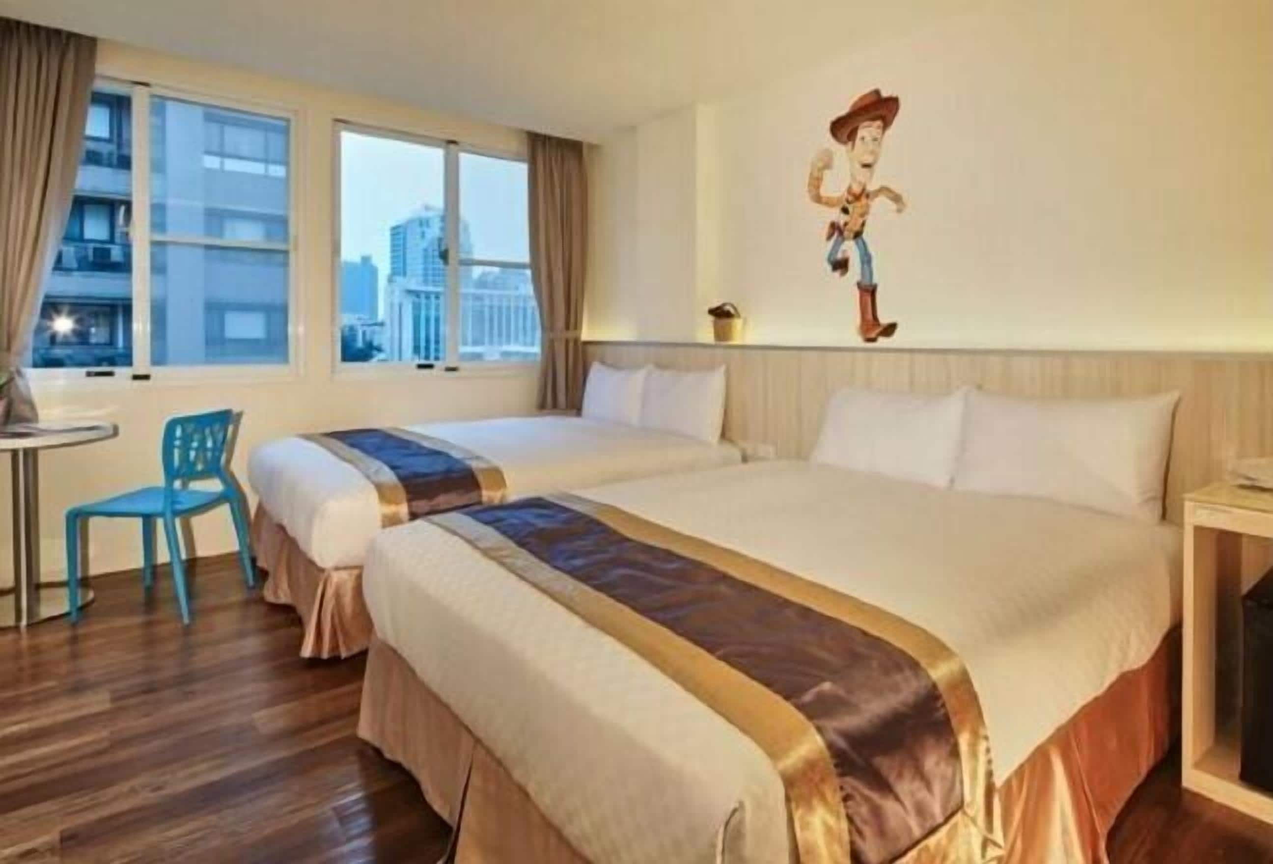 Bàn, phòng cách âm, truy cập Internet không dây miễn phí 