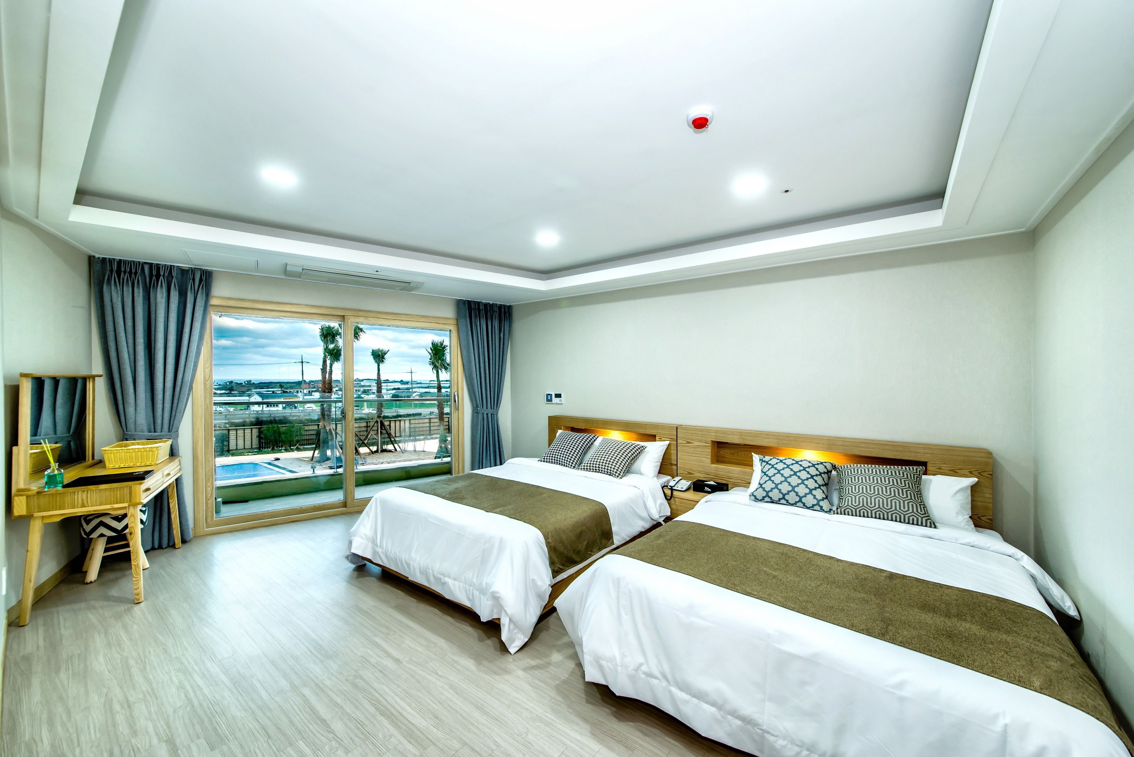 Ropa de cama de alta calidad y cortinas blackout 