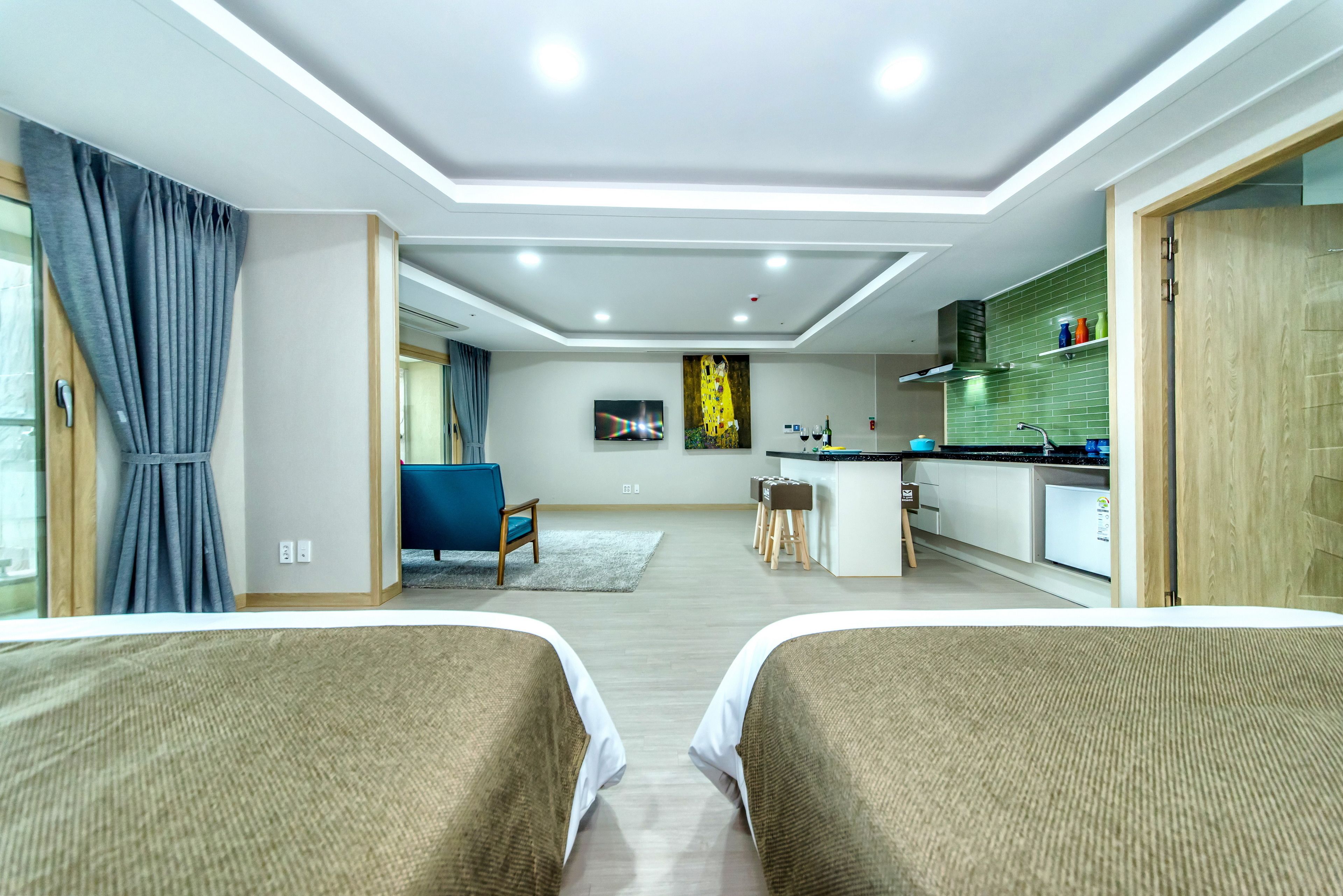 family room (luxury a) | premium bedding, blackout curtains