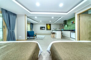 Premium bedding, blackout drapes - Blue Whale Resort (Jeju City)