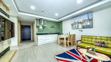 Family Suite | Private kitchen | Fridge, electric kettle