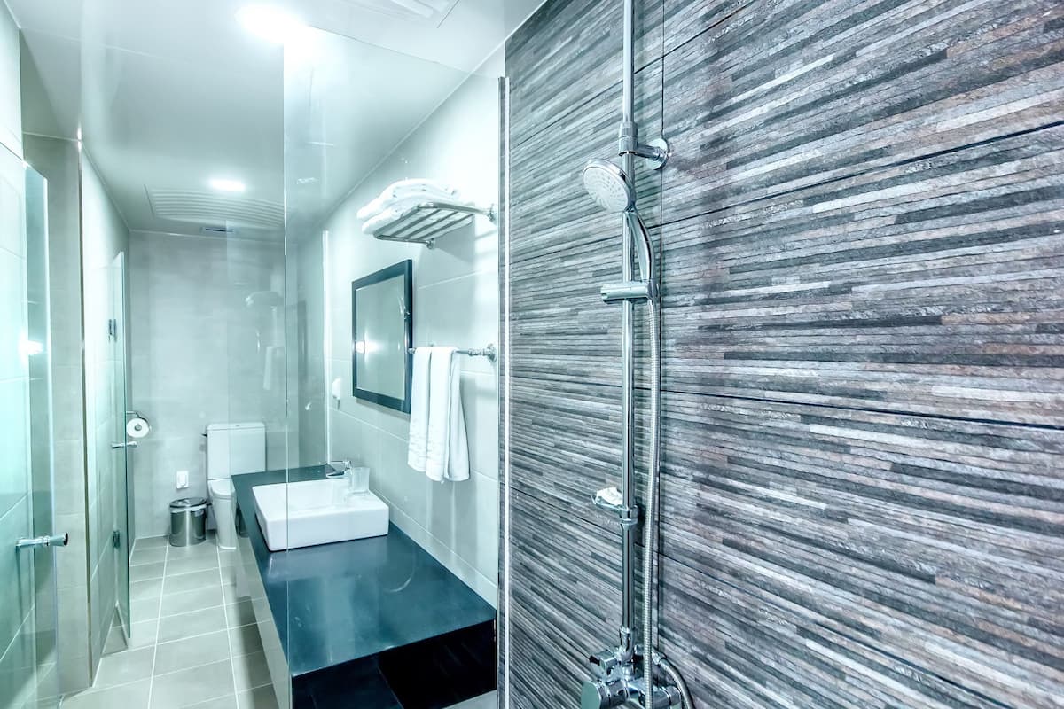 family room (luxury a) | bathroom | shower, rainfall showerhead, free toiletries, hair dryer
