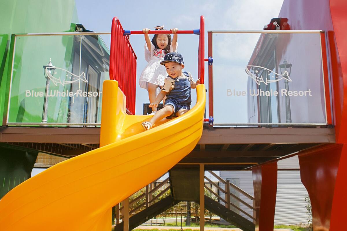 Junior Bungalow (B - with slide) | Premium bedding, blackout curtains
