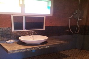 Standard Room | Bathroom | Shower, towels